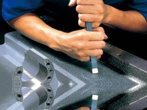 精密機(jī)床為什么需要刮研？人比機(jī)器還厲害?